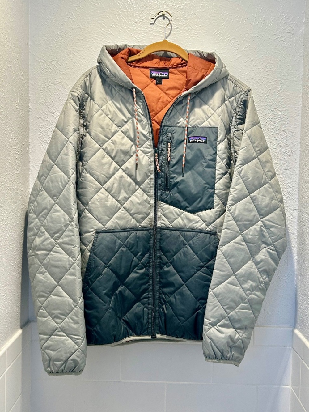 Patagonia Mens Diamond Quilted Bomber Hoody Gray/Rust Size L